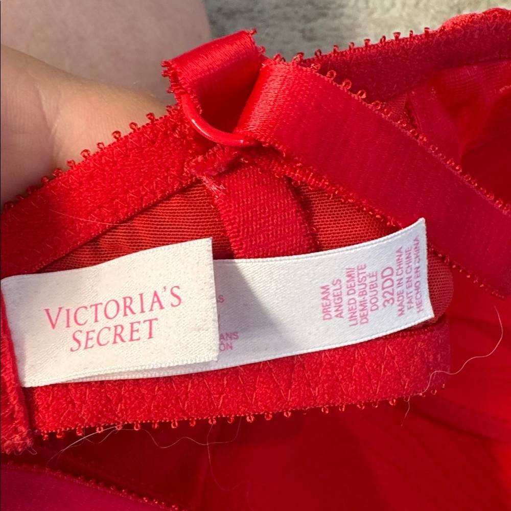 Victoria's Secret Vibrant Red Lace Bra - Picture 7 of 7